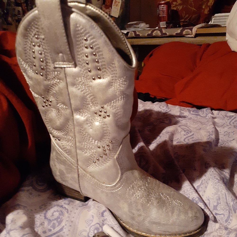 Little girls size 13